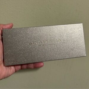 Anastasia Beverly Hills ROSE METALS Eyeshadow Palette Brand New Never Used.